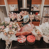 Dapur bergaya minimalis menjadi pilihan Chelsea dan Glenn. Masak jadi lebih leluasa. (Foto: Instagram/@chelseaoliviaa)