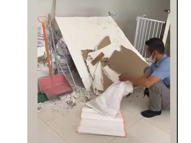 Mau nangis banget. 4 bulan di Bali dan akhirnya mau pulang (udah seneng-seneng) hari ini appointment untuk dibersihin satu rumah, karena lagi gak ada mbak. Dan pas dibuka rumahku ambruk, tulis Chelsea diserta emoji tangisan. Foto: Instagram/@chelseaoliviaa