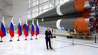 Putin menyampaikan pidato di tengah kunjungannya ke Kosmodrom Vostochny. (Sputnik/Mikhail Klimentyev/Kremlin via REUTERS).