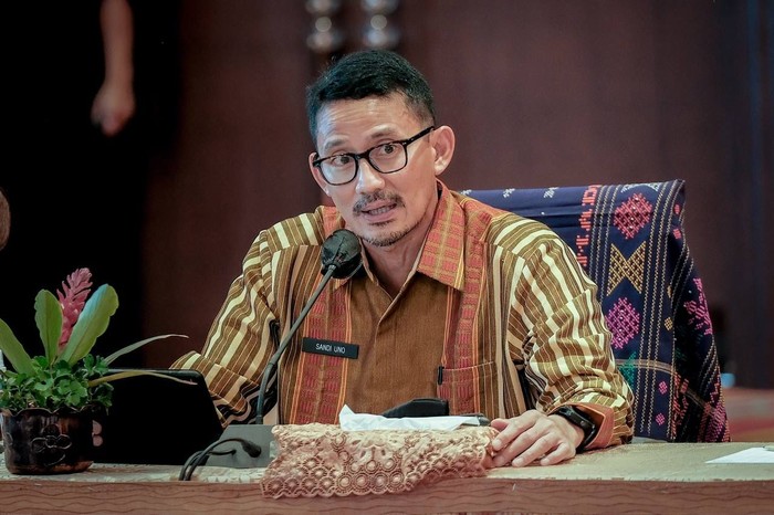 Sandiaga usai menghadiri rapat Pra Temu Bisnis untuk mempertemukan antara UMKM Ekonomi Kreatif dan Industri Hotel di Kota Medan dan Sekitarnya sekaligus pameran di Hotel Four Points by Sheraton Medan, Kamis (14/4/2022),