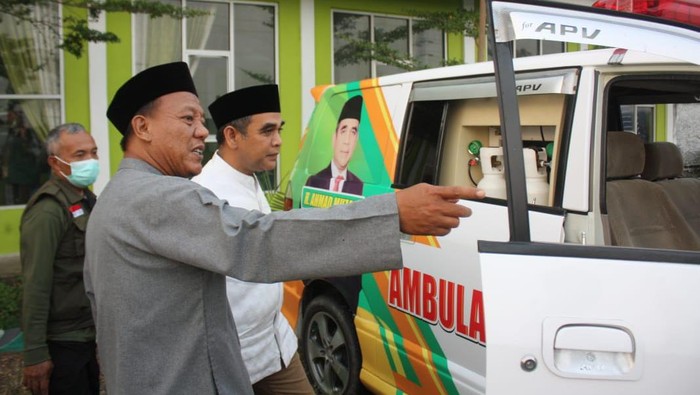 Sekjen Gerindra Ahmad Muzani hibahkan ambulans ke Pengurus Cabang Nahdlatul Ulama (PCNU) Kabupaten Pringsewu.