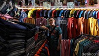 Seperti diketahui, pakaian jadi salah satu barang dagangan yang mulai meningkat penjualannya di bulan Ramadan.