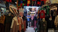 Menurut pedagang, beberapa item seperti pakaian mulai mengalami kenaikan harga. Hal itu mulai terjadi saat awal Ramadan.