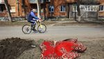 Bersepeda di Antara Puing Perang Ukraina