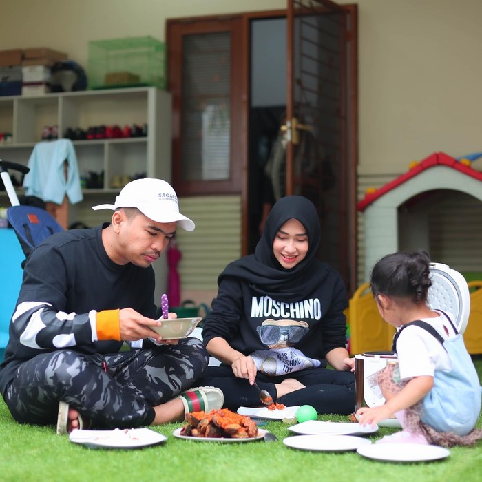 Septia, Istri Putra Siregar Saat di Dapur Septia, Istri Putra Siregar Saat di Dapur