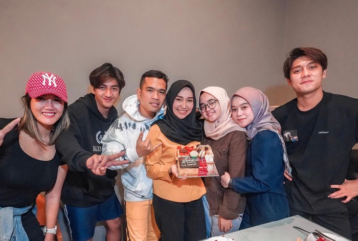 Septia, Istri Putra Siregar Saat di Dapur