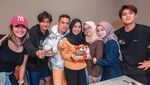 Hobi Masak, Intip Aksi Seru Septia, Istri Putra Siregar Saat di Dapur