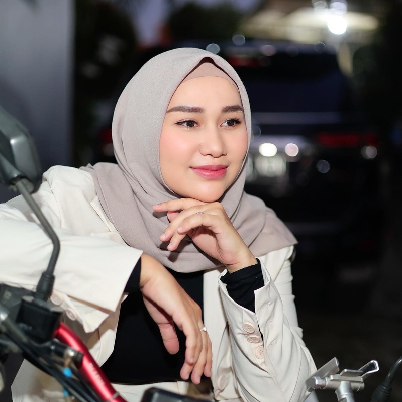 Septia, Istri Putra Siregar Saat di Dapur