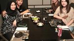 Hobi Masak, Intip Aksi Seru Septia, Istri Putra Siregar Saat di Dapur