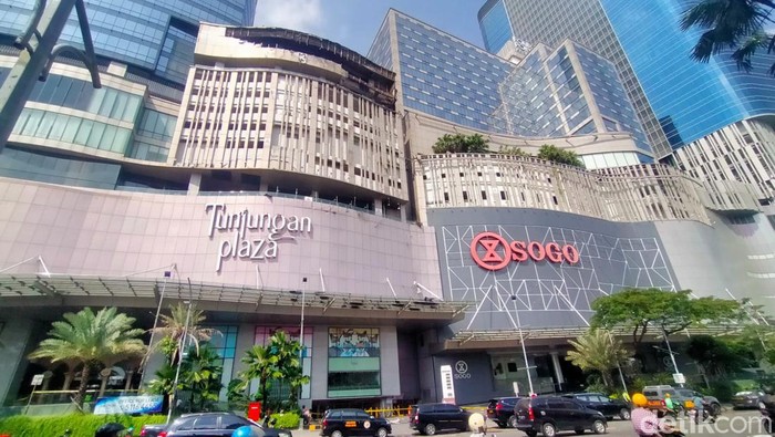 Kebakaran terjadi di Tunjungan Plaza (TP) 5 Surabaya pada Rabu (13/4) sekitar pukul 17.30 WIB. Begini kondisi Kamis (14/4) pagi.