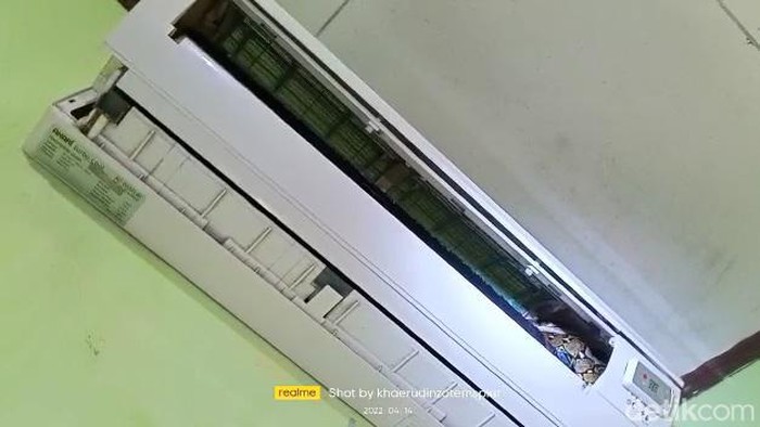 Ular dalam AC di Bogor (Dok istimewa)