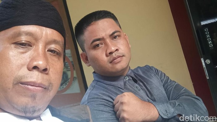Ustaz Asep Mukarom dan Abdul Latip (kanan)
