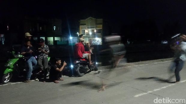 Aksi balap lari liar menjadi tren di Makassar sekaligus dijadikan ajang taruhan.