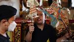 Aksi Bocil Pecinta Wayang Kulit