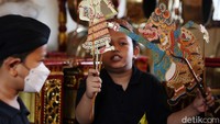 Sanggar ini menggelar latihan bagi para siswa setiap hari minggu, dengan dibagi menjadi tiga sesi pertemuan selama 3 jam yang dikelompokkan berdasarkan usia dan masing-masing sesi diisi maksimal lima siswa. Pada hari Senin hingga Jumat dikhususkan untuk siswa privat.