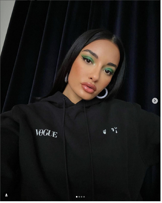 Isu putusnya Rihanna dan A$AP Rocky belum terkonfirmasi. Kedua belah pihak tak memberikan pernyataan apapun terkait gosip tersebut. Begitupun Amina Muaddi. Malah Amina dengan santai mengunggah foto Rihanna di Instagram yang tengah memakai sepatu karyanya. Foto: Dok. Instagram Amina Muaddi