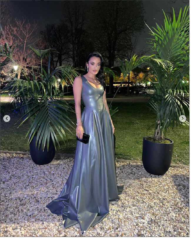 Kini Amina Muaddi digosipkan jadi selingkuhan A$AP Rocky. Seorang pengguna Twitter dengan nama akun LOUIS_via_ROMA menyebutkan Rihanna dan A$AP Rocky sudah putus karena sang rapper selingkuh. Foto: Dok. Instagram Amina Muaddi