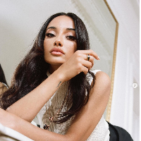 “Rihanna & ASAP Rocky have split. Rihanna broke up with him after she caught him cheating with shoe designer Amina Muaddi,” cuit LOUIS_via_ROMA. Cuitan yang diunggah pada 15 April 2022 itu viral disebarkan ulang hingga lebih dari 11 ribu kali. Foto: Dok. Instagram Amina Muaddi