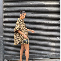 Amina Muaddi menyelesaikan pendidikan desain di European Institute of Design, Milan. Dia kemudian menjadi asisten stylist di sejumlah majalah ternama seperti Vogue Italia, Conde Nast dan GQ. Foto: Dok. Instagram Amina Muaddi