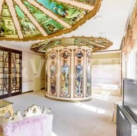 Dari foto-foto yang diunggah situs Engel & Volkers, tempat tinggal Luiza terlihat glamour dengan interior mahal bahkan dilapisi emas.Foto: Engel & Völkers