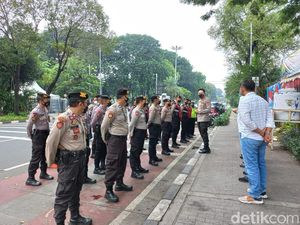 100 Personel Gabungan Amankan Paskah di Gereja Katedral