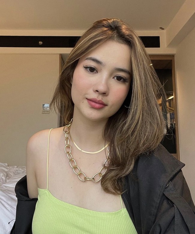 Rheina merupakan wanita asal Bandung yang jadi aspri ke-15. Foto: Instagram @rheinabs