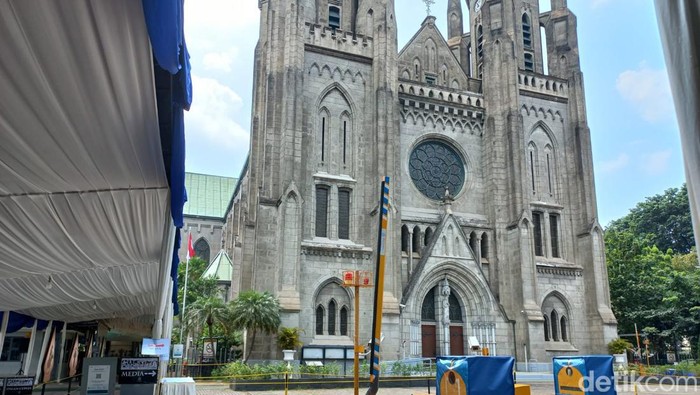 Gereja Katedral di Hari Raya Paskah, 15 April 2022. (Anggi Muliawati/detikcom)