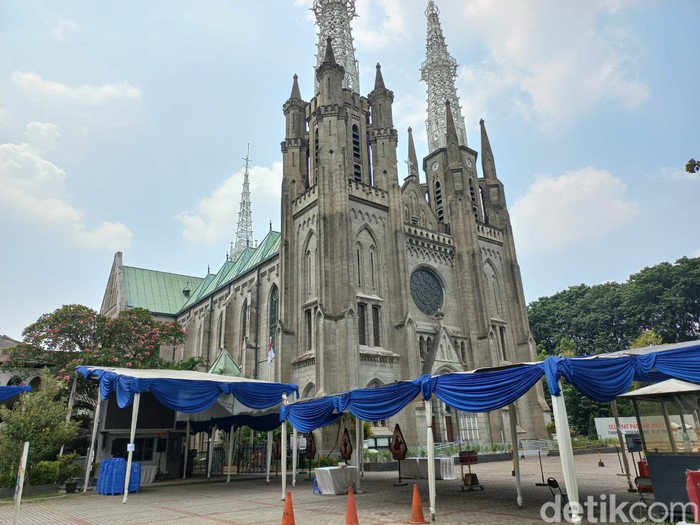 Gereja Katedral di Hari Raya Paskah, 15 April 2022. (Anggi Muliawati/detikcom)