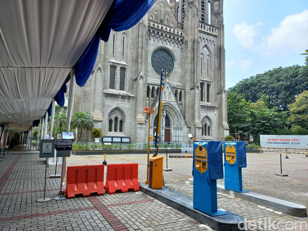 Gereja Katedral di Hari Raya Paskah, 15 April 2022. (Anggi Muliawati/detikcom)