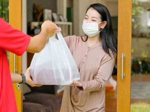 Hukum Orang Berpuasa Memberikan Makanan untuk Orang yang Tak Puasa