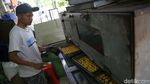 Nelangsa Pedagang Kue Kering Imbas Bahan Baku Naik