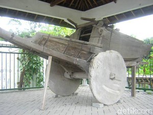 Kereta Bupati Pertama Kediri yang Konon Bisa Jadi Perahu Kini Terbengkalai