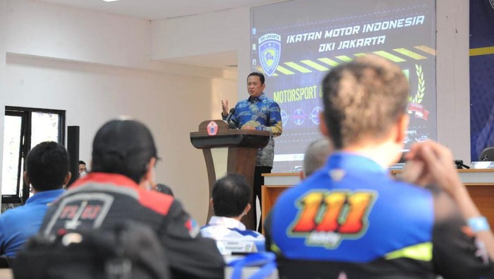 Ketua Umum Ikatan Motor Indonesia (IMI) Bambang Soesatyo (Bamsoet) mengajak keluarga besar IMI untuk mempersatukan dan membesarkan semua elemen terkait otomotif di Indonesia.