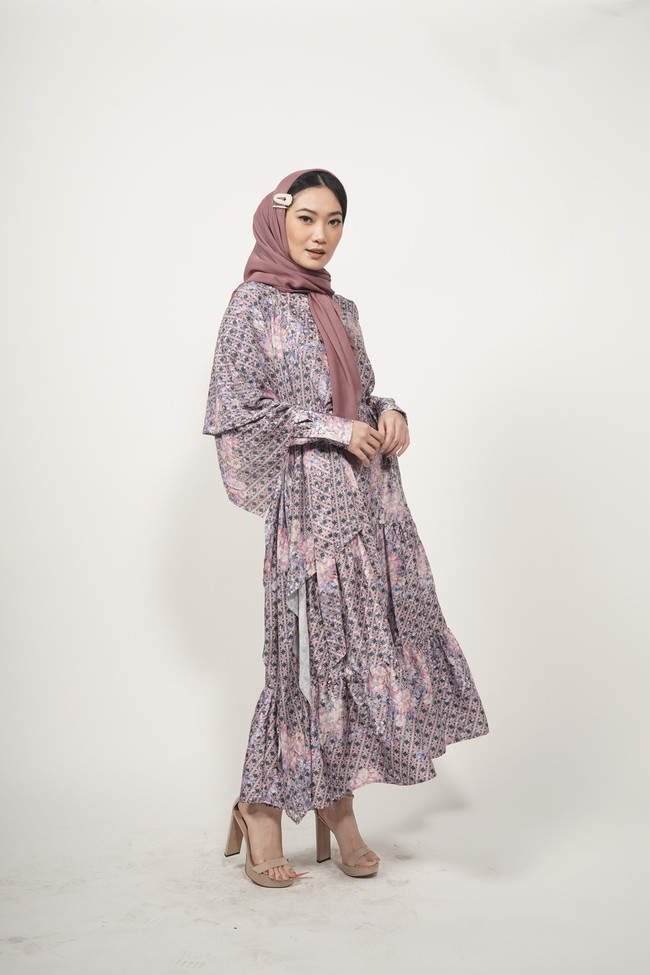 Inlah koleksi baju Lebaran 2022 dari para desainer busana muslim di acara Lazada Amanah Fahion Show 2022. Desainer yang ikut memamerkan karyanya di antaranya, Elzatta, Zoya, dan ZM by Zaskia Mecca. Foto: dok. Lazada.