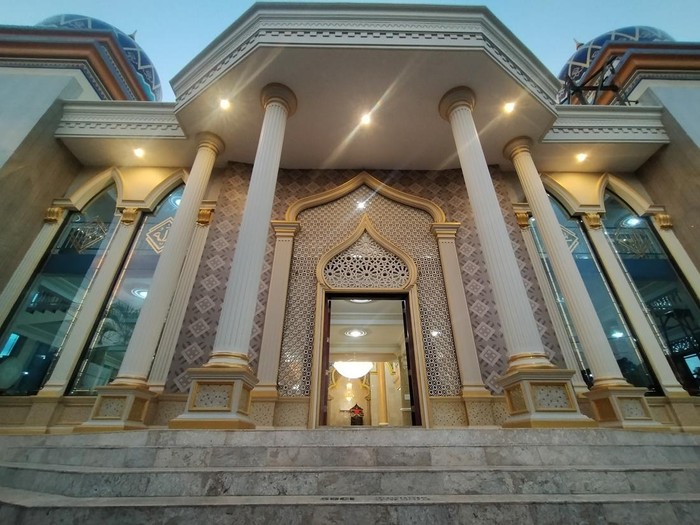 Megahnya bangunan Masjid Agung Baitul Qodim di Loloan Timur, Jembrana, Bali.