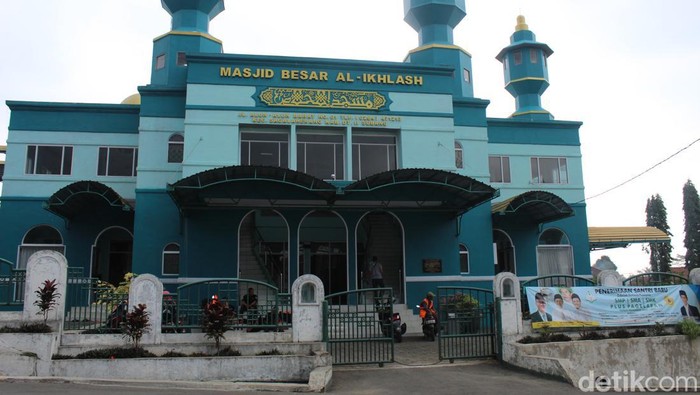 Masjid Al-Ikhlash di Jalan Raya Jalancagak, Subang
