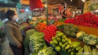 Dua pekan di bulan Ramadan, terjadi penurunan harga karena memang ada faktor permintaan yang sudah menurun. Berbeda dengan awal Ramadan, euforia masyarakat sangat tinggi, seluruh bahan pokok penting diburu masyarakat untuk berbuka dan sahur.  