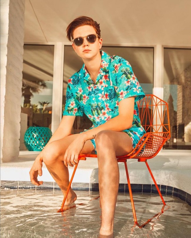 Hingga akhirnya dia memutuskan berubah pada 2019. Selama dua bulan, model berambut merah ini mengawali transformasinya dengan terapi hormon testosteron. Foto: Instagram/@nathanwestling