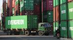 Sibuknya Terminal Peti Kemas Tj Priok Saat Surplus Dagang 22 Bulan