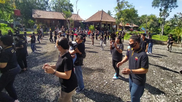 Perlombaan yang diikuti para jemaat dalam rangkaian peringatan hari Jumat Agung, Gereja GBI Rock Negara, Jumat (15/4/2022)