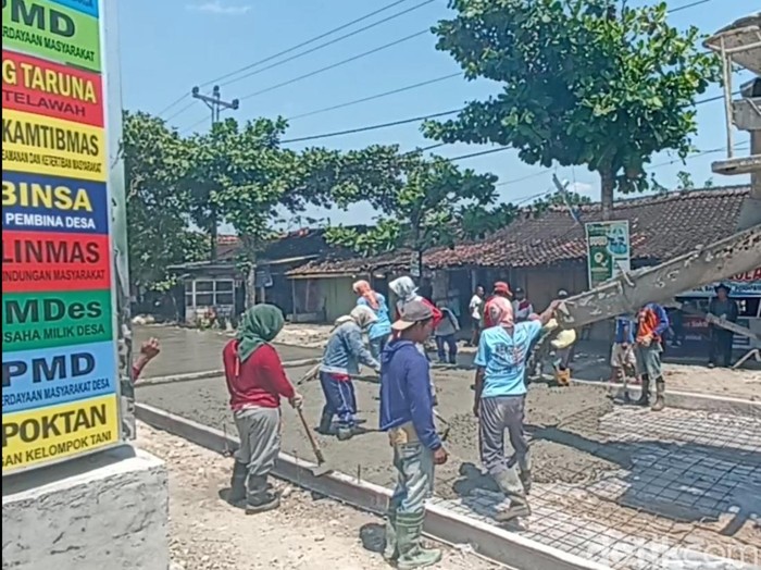 Pengusaha real estatet, Joko Suranto merogoh kocek Rp 2,8 miliar untuk bangun jalan penghubung di 3 desa.