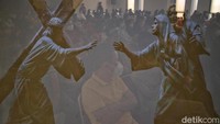 Ibadah Jumat Agung ini menceritakan kepada umat tentang kesengsaraan Yesus Kristus saat disalib.  