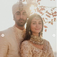 Pernikahan Alia Bhatt dan Ranbir Kapoor digelar di rumah mewah mereka di kawasan Pali Hill, Bandra. Rumah yang didesain oleh istri Shah Rukh Khan, Gauri Khan itu dikabarkan bernilai 350 juta rupee atau sekitar Rp 66 miliar. Foto: Dok. Instagram aliaabhatt