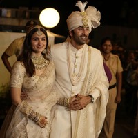 Alia Bhatt debut di dunia film India sejak 1999. Puluhan judul pun sudah dibintanginya. Salah satunya Gully Boy yang didaftarkan untuk menjadi nominasi Academy Awards 2019. Pada 2022 ini aktris 29 tahun itu memerankan tokoh pekerja seks komersil dalam film Gangubai Kathiawadi. Foto: AP/Rajanish Kakade