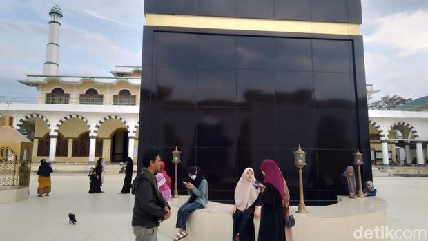 Pesona Miniatur Kabah Masjid Agung Palopo, Wisata Religius untuk Belajar Haji