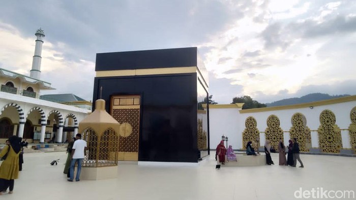 Pesona Miniatur Kabah Masjid Agung Palopo, Wisata Religius untuk Belajar Haji
