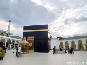Pesona Miniatur Kabah Masjid Agung Palopo, Wisata Religius untuk Belajar Haji