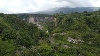 Kawasan ini memiliki sebutan lain yaitu, Lembah Pendiam, karena suasananya yang tenang dan damai. Didukung dengan udaranya yang bersih dan sejuk, diiringi latar suara kicauan burung dan gemericik air sungai, ngarai ini cocok sebagai tempat melepaskan beban pikiran dari rutinitas sehari-hari.  