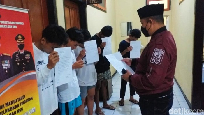 Polisi amankan lima pemuda yang perang sarung di Banyuwangi