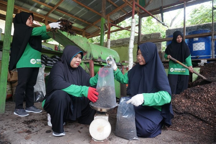 PT Pupuk Kalimantan Timur (PKT) menjalankan sejumlah program pemberdayaan masyarakat melalui kegiatan corporate social responsibility (CSR).